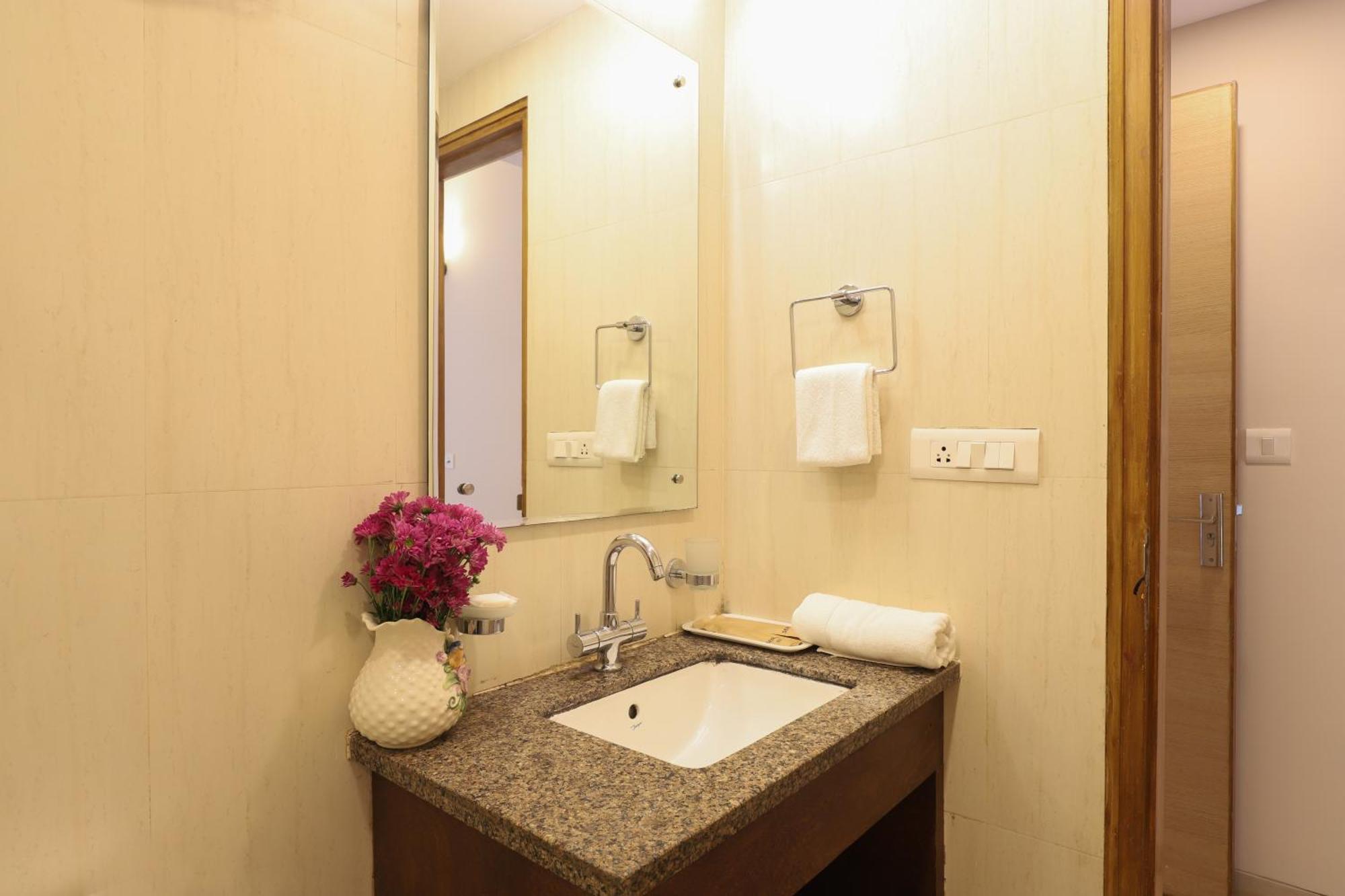 Veera Strand Park Serviced Apartments Near 칼랑굿 외부 사진